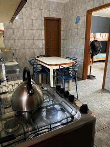 Kuchyň nebo kuchyňský kout v ubytování Apartamento Beira Mar