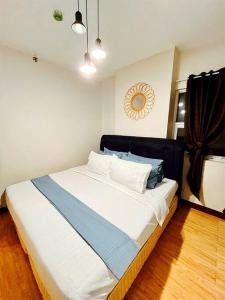 Postel nebo postele na pokoji v ubytování Elegant 1BR Mesaverte 6pax w Free Pool and Netflix