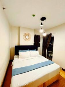 Postel nebo postele na pokoji v ubytování Elegant 1BR Mesaverte 6pax w Free Pool and Netflix + 7 fotografií