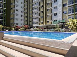 Bazén v ubytování Elegant 1BR Mesaverte 6pax w Free Pool and Netflix nebo v jeho okolí