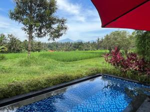 Bazén v ubytování Maple Ridge Ubud Villas with Rice Field View nebo v jeho okolí