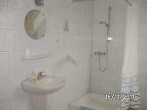 Koupelna v ubytování B&B De Boerderij