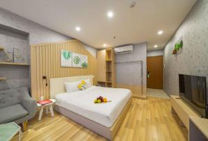 Cama ou camas em um quarto em Happy Day Riverside Hotel & Spa Danang by Haviland