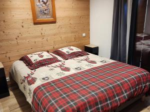 Postel nebo postele na pokoji v ubytování Bel appartement neuf 3 pièces pour 6 pers, Châtel, parking, balcon, proche centre - FR-1-676-196