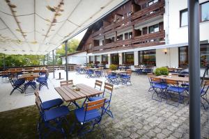En restaurant eller et andet spisested på Hotel Falknerei Galina