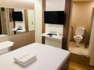 Koupelna v ubytování PARADISE HOTEL