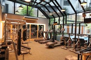 Fitness centrum a/nebo fitness zařízení v ubytování Le Polonia Medan Managed by Topotels