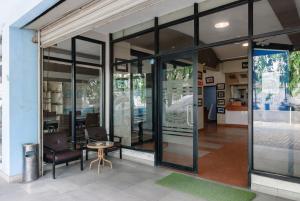 Fotografie z fotogalerie ubytování RedDoorz near Mandaya Royal Hospital Puri v destinaci Tangerang