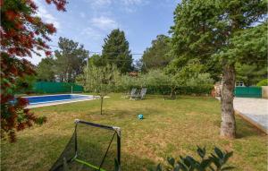 Zahrada ubytování 3 Bedroom Beautiful Home In Krnica