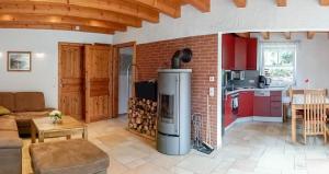 Kuchyň nebo kuchyňský kout v ubytování Schwedenhaus Rhön mit Sauna und Schwimmteich