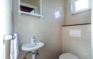 Kúpeľňa v ubytovaní Three-Bedroom Apartment In Plano