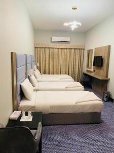 Katil atau katil-katil dalam bilik di Silver Sand Hotel