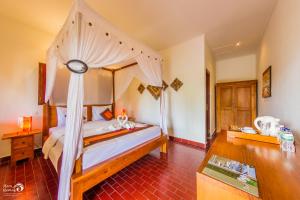 A bed or beds in a room at Rama Shinta Hotel Candidasa