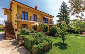 Vonkajšia záhrada v ubytovaní Nice Home In Marcana With Kitchen