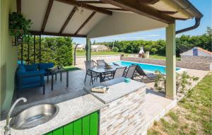 Zdjęcie z galerii obiektu Awesome Home In Rovinj With Kitchen w Rovinj