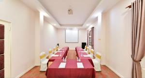 Postel nebo postele na pokoji v ubytování Ngoc Phat Dalat Hotel