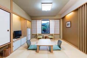 A television and/or entertainment centre at 聖護院御殿荘