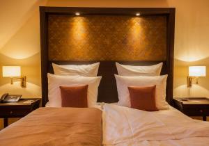Ein Bett oder Betten in einem Zimmer der Unterkunft Hotel Schloss Waldeck