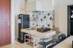 Nhà bếp/bếp nhỏ tại Comfortable Parkland Avenue 2BR Apartment By Travelio