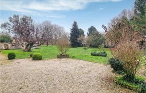 a garden with trees and a field of grass at Gorgeous Home In Geay in Geay