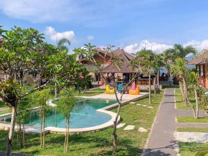 Bazén v ubytování Segara Hotel & Restaurant nebo v jeho okolí