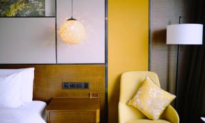 Postel nebo postele na pokoji v ubytování Hisilk Artwork Center Fliport Coso Hotel