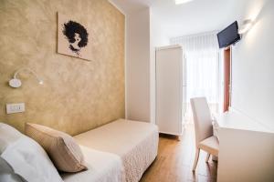 Postel nebo postele na pokoji v ubytování Hotel Soraya - Spiaggia Sawasdee with Beach & Parking