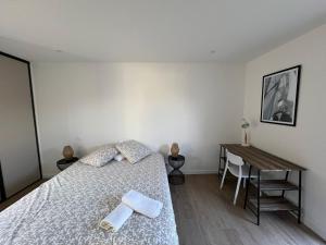 Postel nebo postele na pokoji v ubytování Villa Larmor-baden
