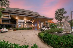 Сад в Holiday Inn Resort Krabi Ao Nang Beach by IHG