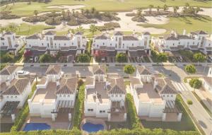 Vista ariale di una villa con campo da golf di 2 Bedroom Lovely Home In Roldan a Roldán Altre 15 foto