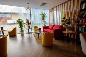 Χώρος καθιστικού στο Holiday Inn - the niu, Loom Manchester North by IHG