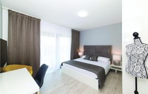 Posteľ alebo postele v izbe v ubytovaní Eight-Bedroom Holiday Home In Kastel Novi