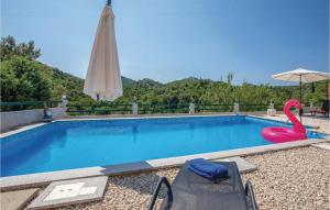 Bazén v ubytovaní Two-Bedroom Holiday Home In Ploce alebo v jeho blízkosti