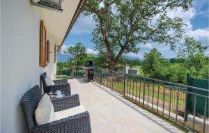 Balkón nebo terasa v ubytování Cozy Home In Cambarelici