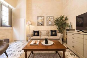 a living room with a couch and a coffee table at Isla 2 in Cospicua