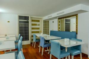 A seating area at Peak Star Hotel