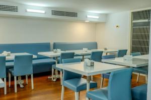 A seating area at Peak Star Hotel