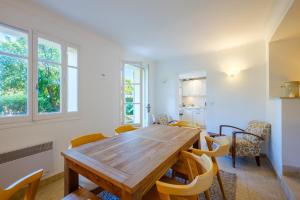 O zonă de relaxare la Propriété Muraccioli 1 - Maison avec vue mer