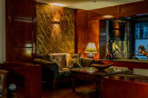 A seating area at Peak Star Hotel
