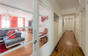 Χώρος καθιστικού στο Beautiful Home In Volnay With Wifi