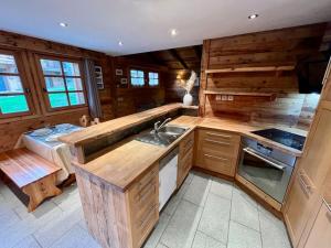 Køkken eller tekøkken på Cosy base to ski the 3 Valleys