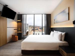 Postel nebo postele na pokoji v ubytování Mövenpick Hotel Hobart