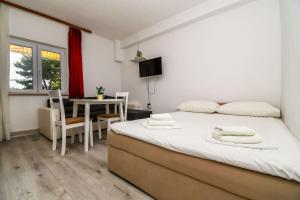 Postel nebo postele na pokoji v ubytování Apartments Martina