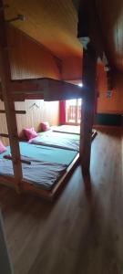 Postel nebo postele na pokoji v ubytování Sonnenberg Dormitories