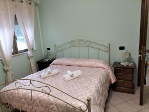 A bed or beds in a room at Hotel Grazia Ristorante