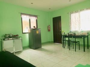 Kuchyň nebo kuchyňský kout v ubytování Lopez Jaena Guest House