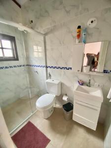 Koupelna v ubytování Suite com piscina