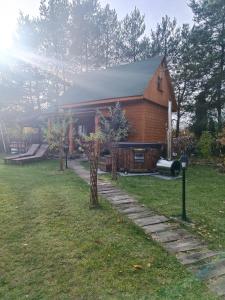 Vonkajšia záhrada v ubytovaní Domek drewniany Wiakówka