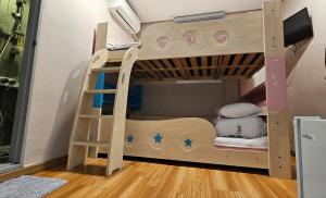 Giường trong phòng chung tại D mini hotel