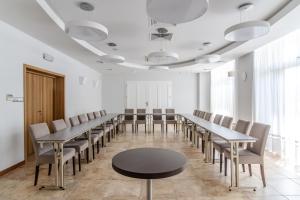 a conference room with a long table and chairs at Hotel Aqua Sopot - Destigo Hotels in Sopot